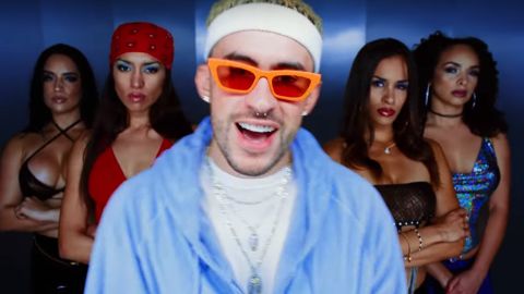Bad Bunny en el videoclip de 'La Dif&iacute;cil'