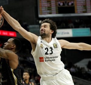 Sergio Llull, en acción ante el Olimpia Milán Sergio Llull, en acción ante el Olimpia Milán