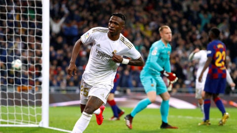 Vinicius celebra su gol en el Clásico.