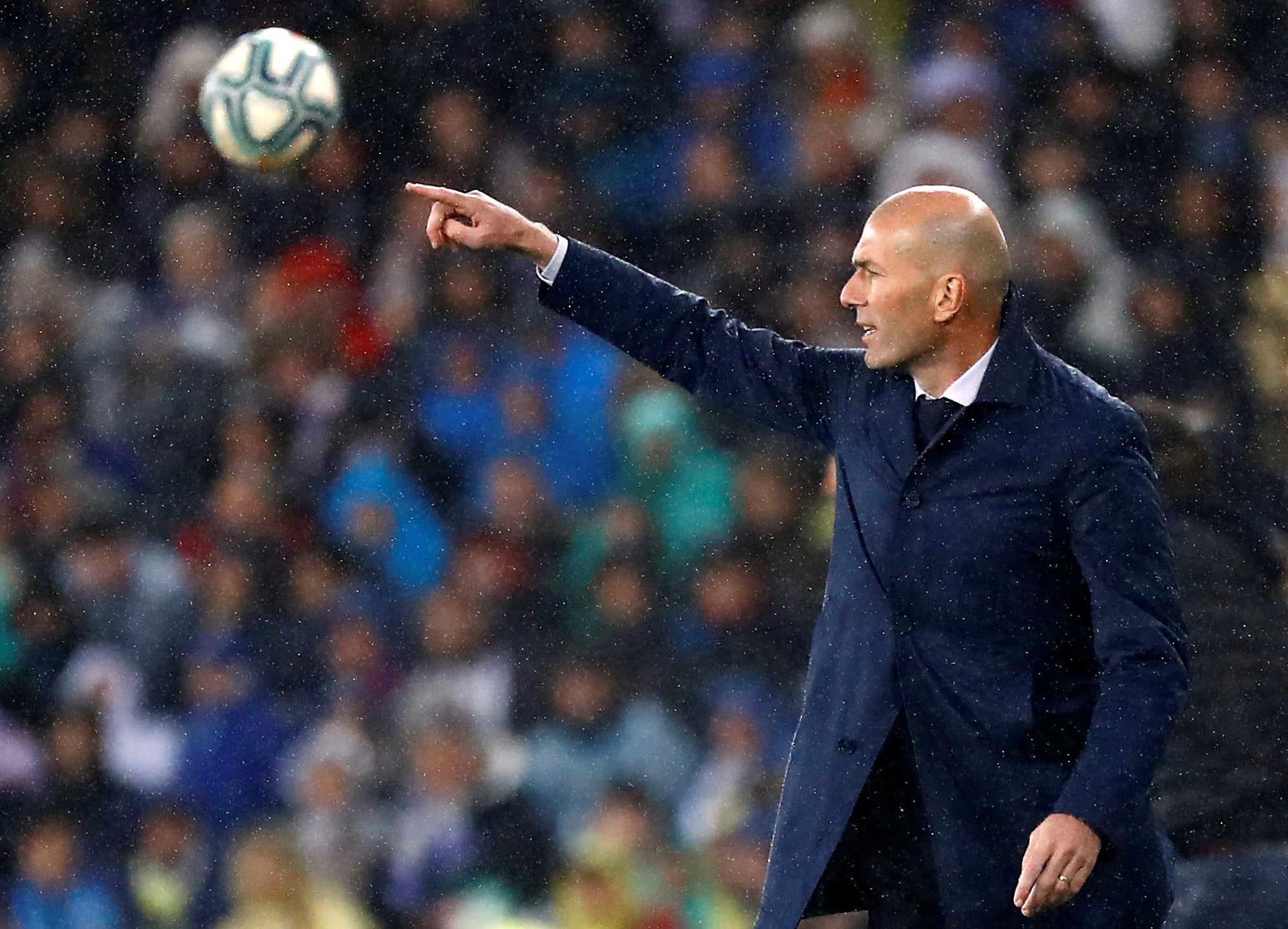 Zidane: "Vinicius tiene que vivir con las críticas" Zidane: "Vinicius tiene que vivir con las críticas"