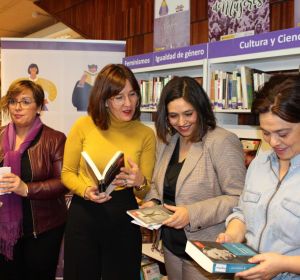 La "Estantería Violeta" está ubicada en la Biblioteca Pública del Estado de Ciudad Real La "Estantería Violeta" está ubicada en la Biblioteca Pública del Estado de Ciudad Real
