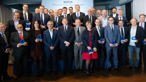 El president Ximo Puig junto a los premiados. PREMIOS LA RAZÓN