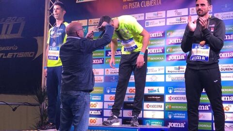 Manuel Baltar, entregando medallas