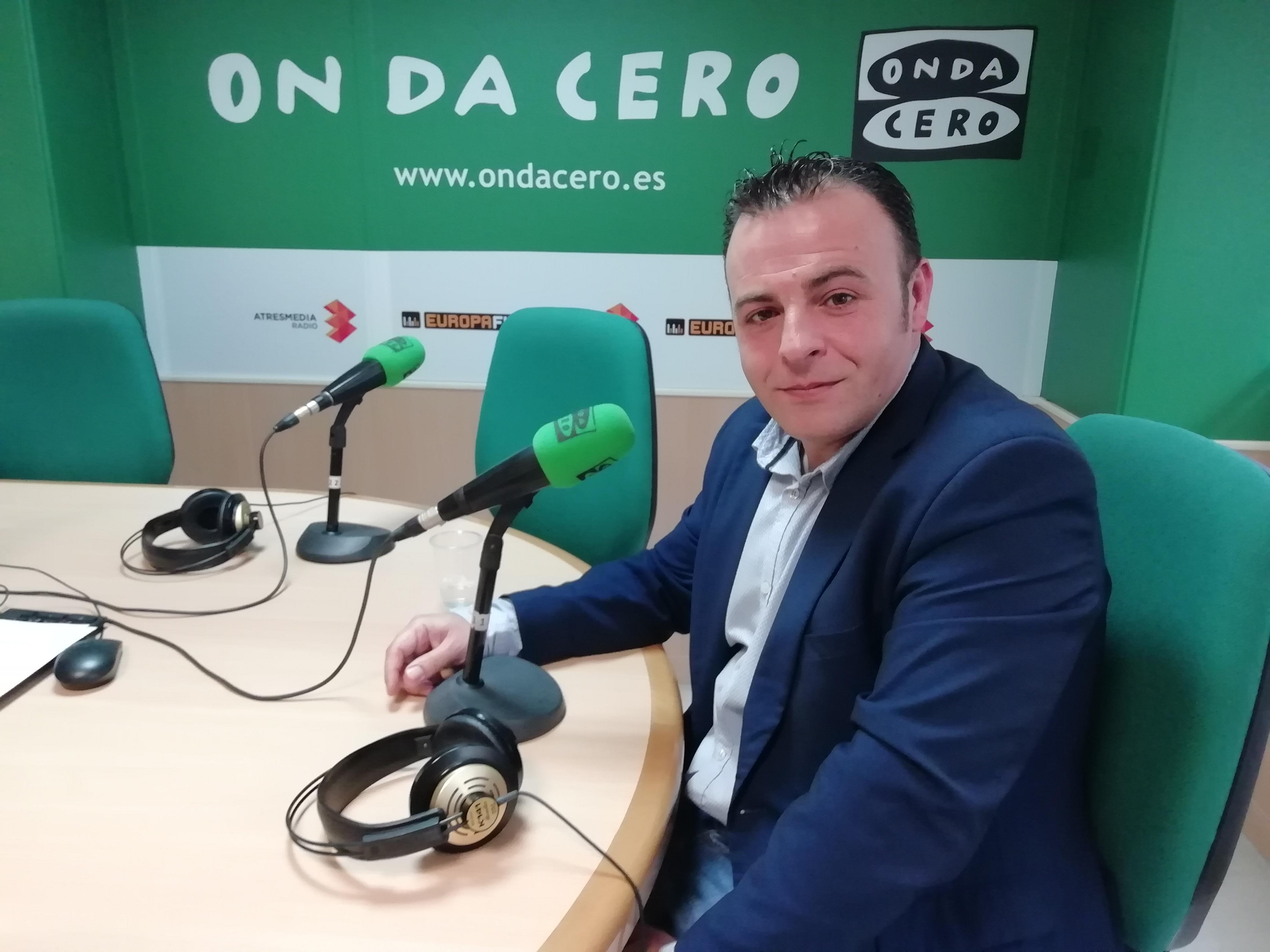 "El Ayuntamiento ha reforzado el servicio de atención al ciudadano para responder a las cuestiones que se plantean ante una situación excepcional como la actual” "El Ayuntamiento ha reforzado el servicio de atención al ciudadano para responder a las cuestiones que se plantean ante una situación excepcional como la actual”