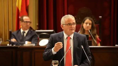Jaume Font, en una imagen de archivo en el Parlament balear. Jaume Font, en una imagen de archivo en el Parlament balear.