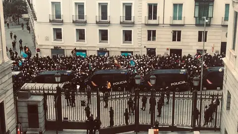 Policías y guardias civiles protestan en el Congreso Policías y guardias civiles protestan en el Congreso