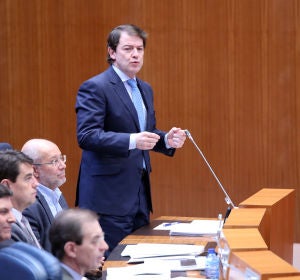 El presidente de la Junta, Alfonso Fernández Mañueco, durante su intervención en el Pleno de las Cortes de Castilla y León El presidente de la Junta, Alfonso Fernández Mañueco, durante su intervención en el Pleno de las Cortes de Castilla y León