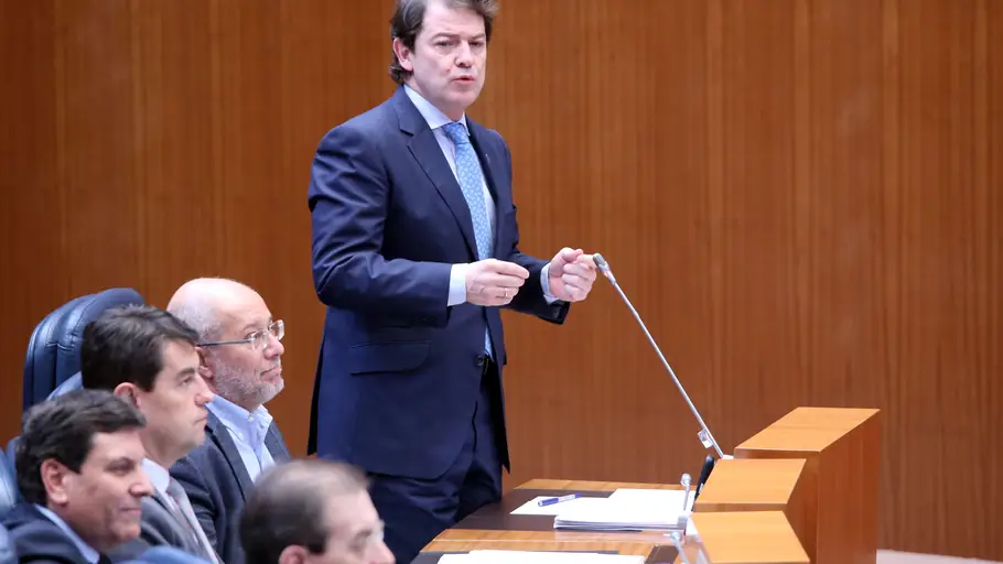 El presidente de la Junta, Alfonso Fernández Mañueco, durante su intervención en el Pleno de las Cortes de Castilla y León El presidente de la Junta, Alfonso Fernández Mañueco, durante su intervención en el Pleno de las Cortes de Castilla y León