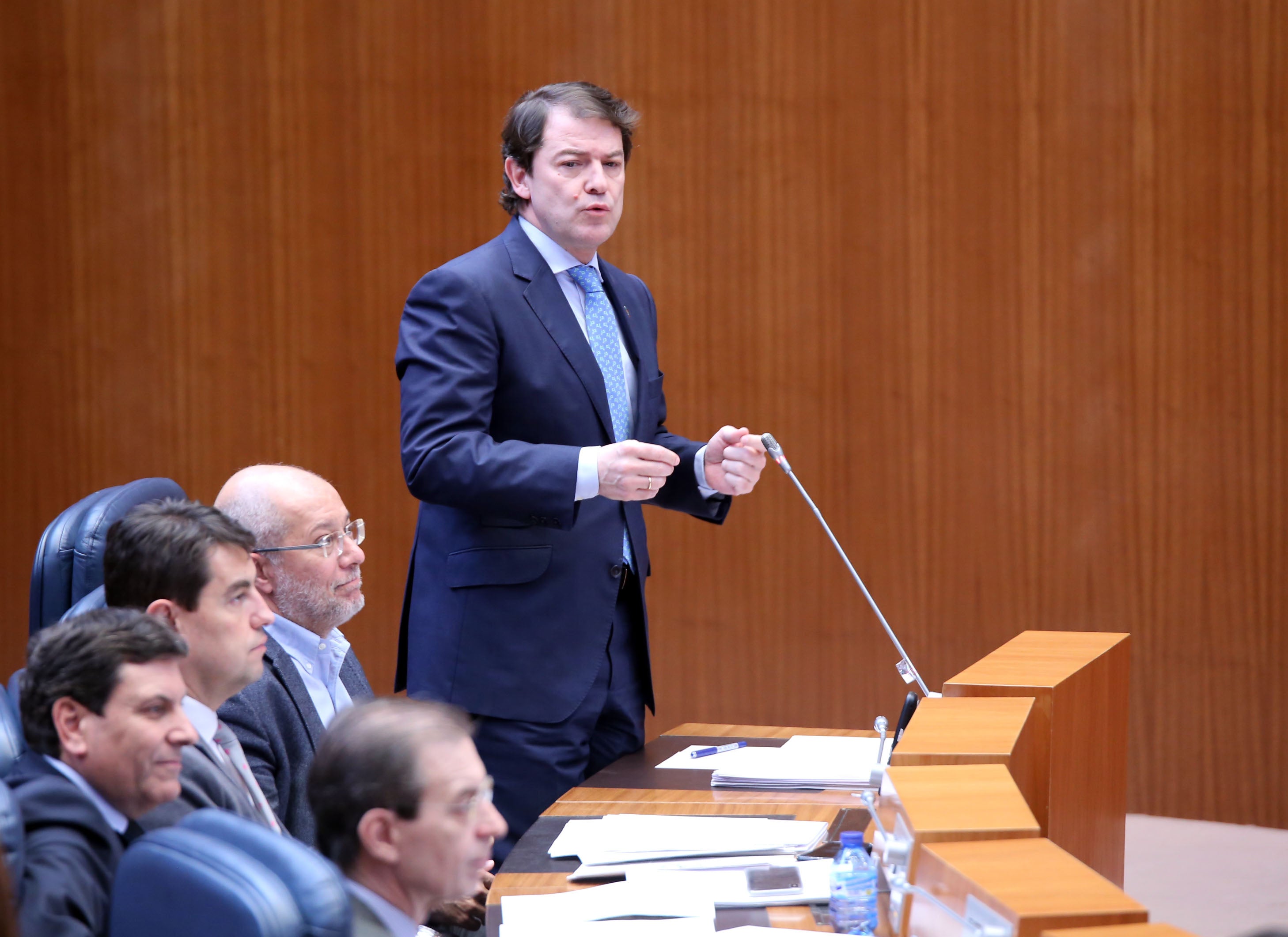 Fernández Mañueco cree que "el diálogo ha vencido en Castilla y León" y pide un esfuerzo en el Congreso Fernández Mañueco cree que "el diálogo ha vencido en Castilla y León" y pide un esfuerzo en el Congreso