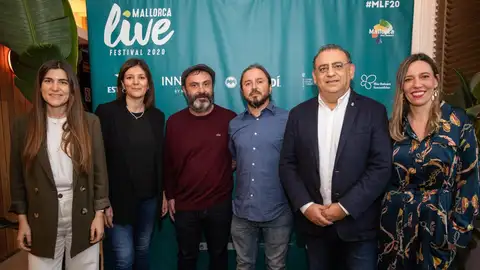 El Alcalde de Calvià, Alfonso Rodríguez, con los organizadores del Mallorca Live Festival durante la presentación del festival. El Alcalde de Calvià, Alfonso Rodríguez, con los organizadores del Mallorca Live Festival durante la presentación del festival.