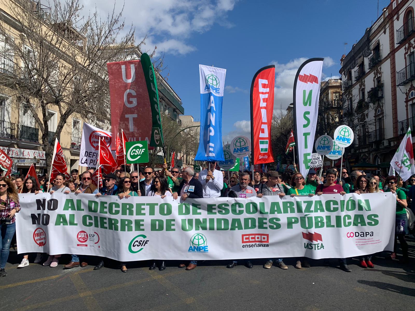 La Junta reduce la participación de la huelga educativa al 15 % mientras que los sindicatos la elevan a entre el 60 y 80 % La Junta reduce la participación de la huelga educativa al 15 % mientras que los sindicatos la elevan a entre el 60 y 80 %