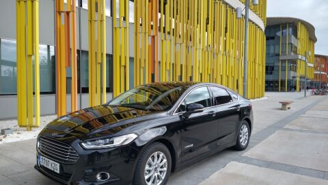 Un coche de Cabify en la zona de la Expo