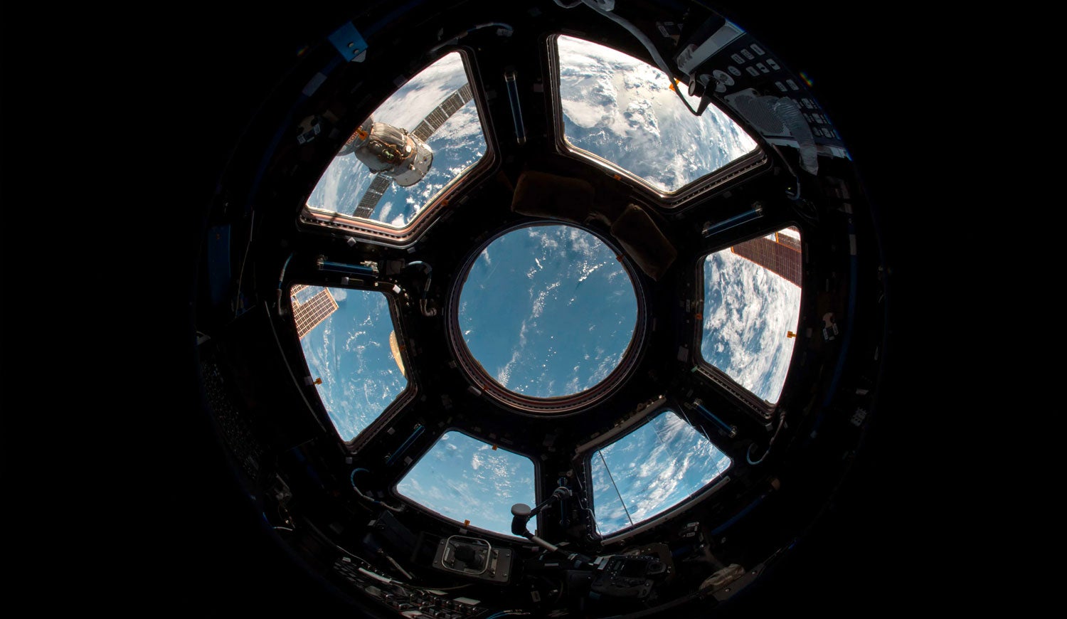 Aparici en órbita: ¿Cómo "bajan" los astronautas de la Estación Espacial? Aparici en órbita: ¿Cómo "bajan" los astronautas de la Estación Espacial?