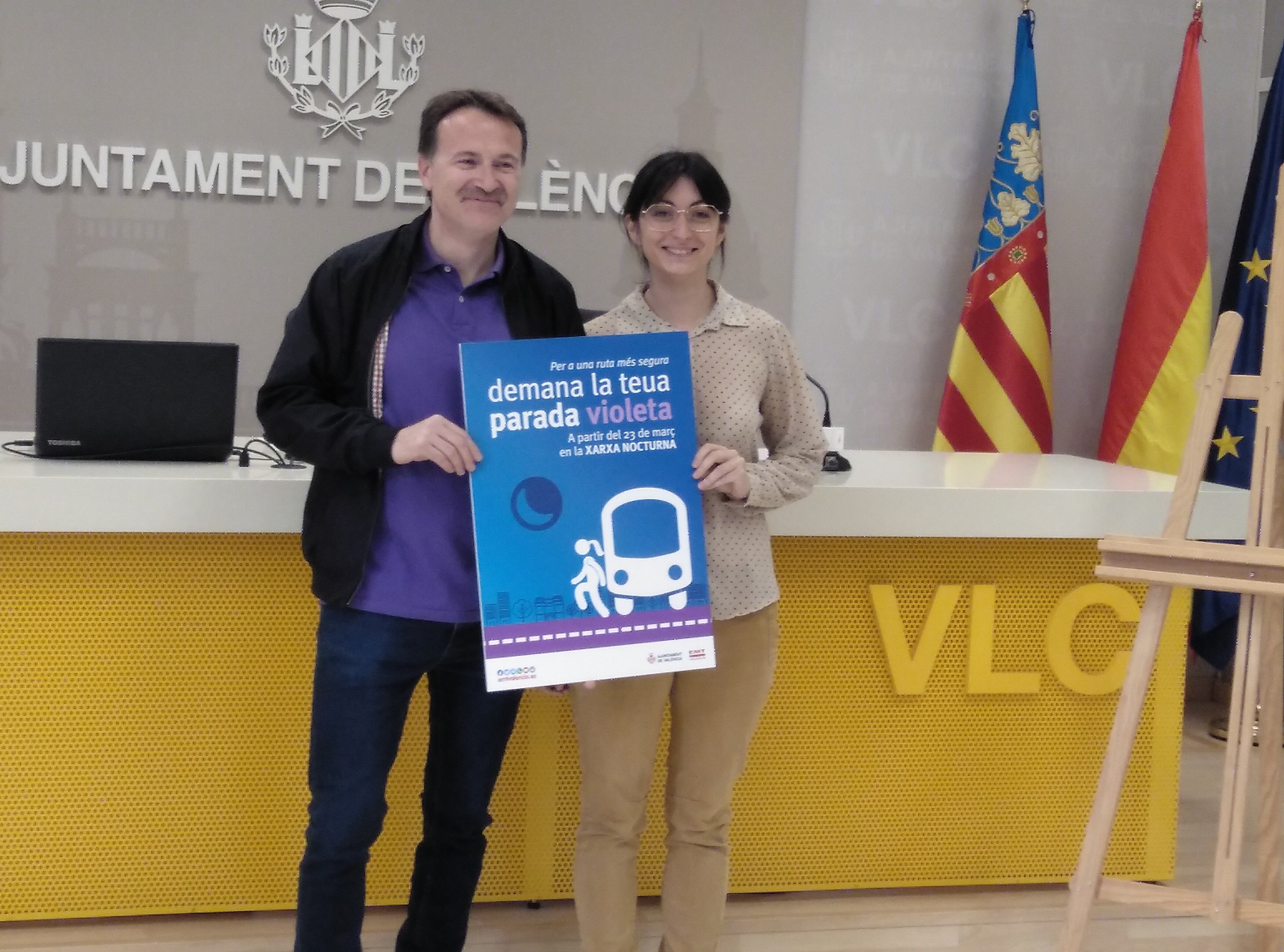 "Paradas violeta" para mujeres que viajen solas de noche en la EMT "Paradas violeta" para mujeres que viajen solas de noche en la EMT