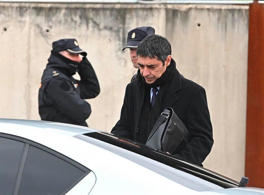 La Fiscalía rebajará la acusación a Trapero y le dará una alternativa a la desobediencia La Fiscalía rebajará la acusación a Trapero y le dará una alternativa a la desobediencia