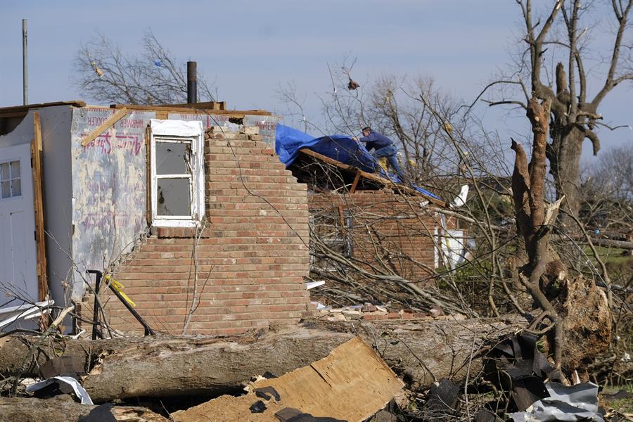 Al menos 24 muertos por los tornados en Tennessee Al menos 24 muertos por los tornados en Tennessee