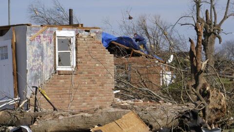Da&ntilde;os materiales tras los tornados en Nashville.