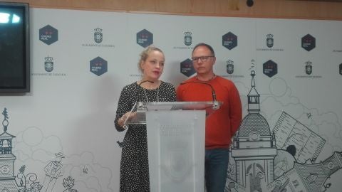 Ana Bel&eacute;n Chac&oacute;n y Julio de la Cruz durante la presentaci&oacute;n de la Memoria 2.019
