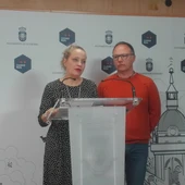 Ana Belén Chacón y Julio de la Cruz durante la presentación de la Memoria 2.019 Ana Belén Chacón y Julio de la Cruz durante la presentación de la Memoria 2.019