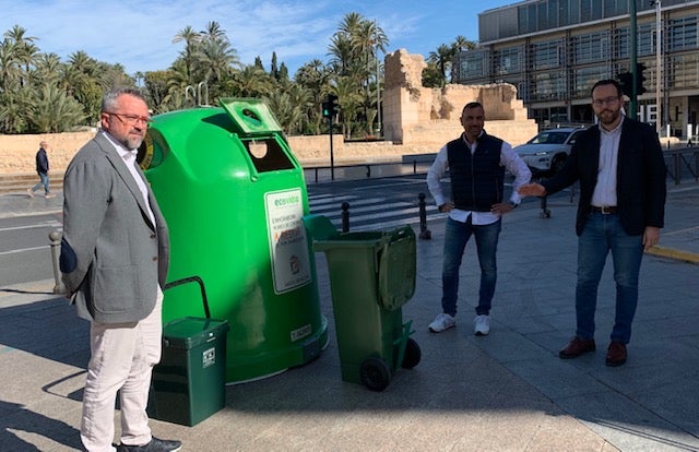 El Ayuntamiento de Elche instala contenedores de vidrio para los locales de hostelería El Ayuntamiento de Elche instala contenedores de vidrio para los locales de hostelería