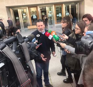 Francisco Guerrero a las puertas de la Audiencia Provincial de Castellón Francisco Guerrero a las puertas de la Audiencia Provincial de Castellón