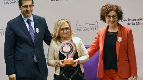 Mar&iacute;a Jes&uacute;s Alarc&oacute;n ha recibido el Premio por la Igualdad de la Diputaci&oacute;n