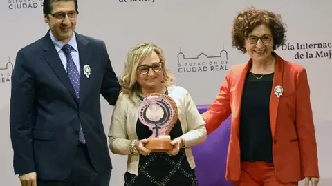 María Jesús Alarcón ha recibido el Premio por la Igualdad de la Diputación María Jesús Alarcón ha recibido el Premio por la Igualdad de la Diputación
