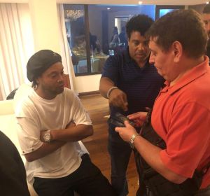 Ronaldinho, en el momento de su detención Ronaldinho, en el momento de su detención