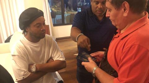 Ronaldinho, en el momento de su detenci&oacute;n