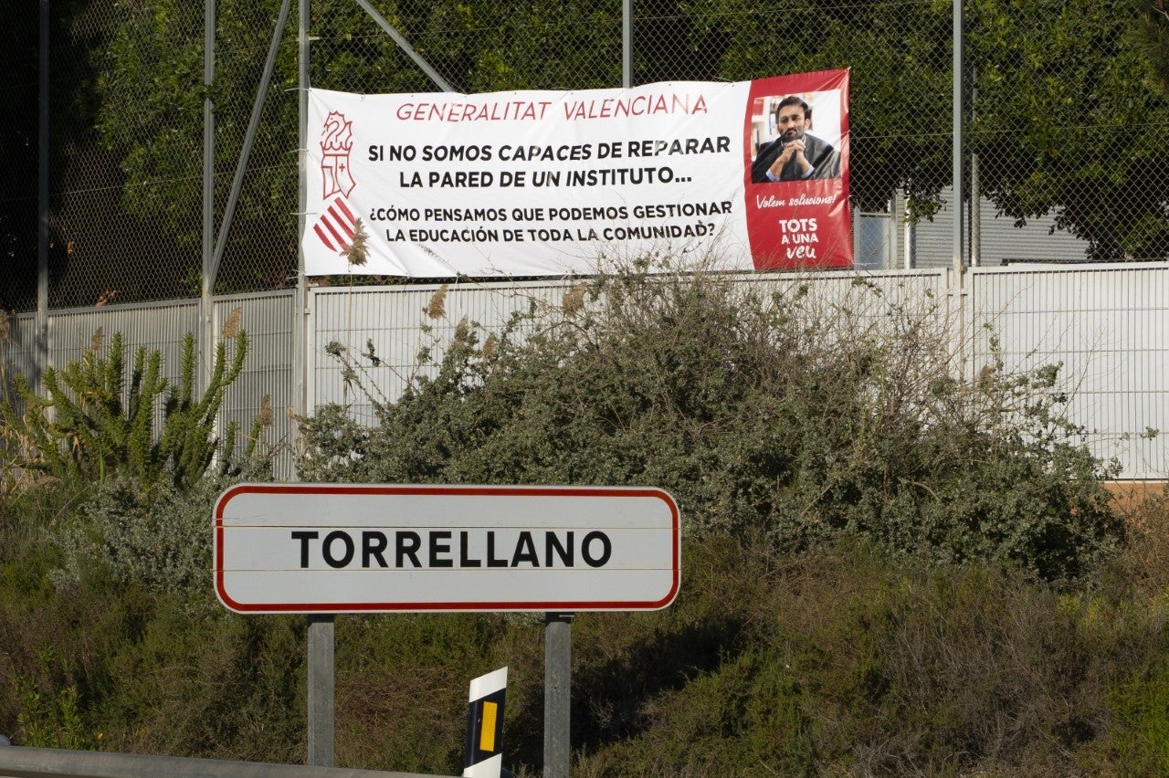 La comunidad educativa del instituto de Torrellano de Elche vuelve a barajar movilizaciones ante “un nuevo engaño” de Educación La comunidad educativa del instituto de Torrellano de Elche vuelve a barajar movilizaciones ante “un nuevo engaño” de Educación