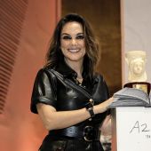 Mónica Carrillo tras recoger el Premio Azorín de Novela 2020.