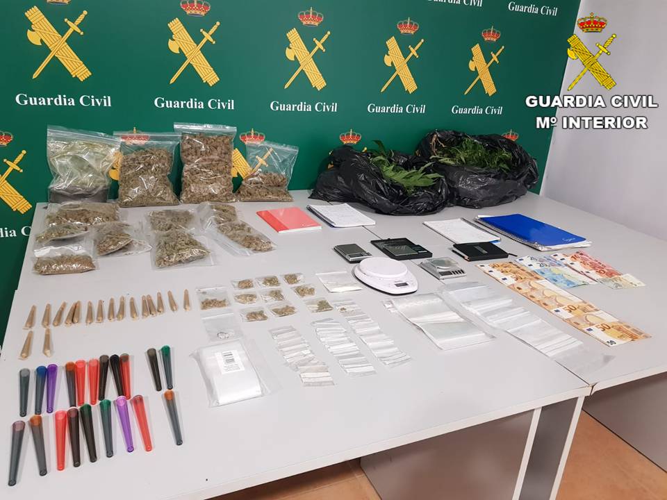 Cae en Santa Pola y en la pedanía de Las Bayas de Elche un clan familiar dedicado al tráfico de droga al menudeo Cae en Santa Pola y en la pedanía de Las Bayas de Elche un clan familiar dedicado al tráfico de droga al menudeo