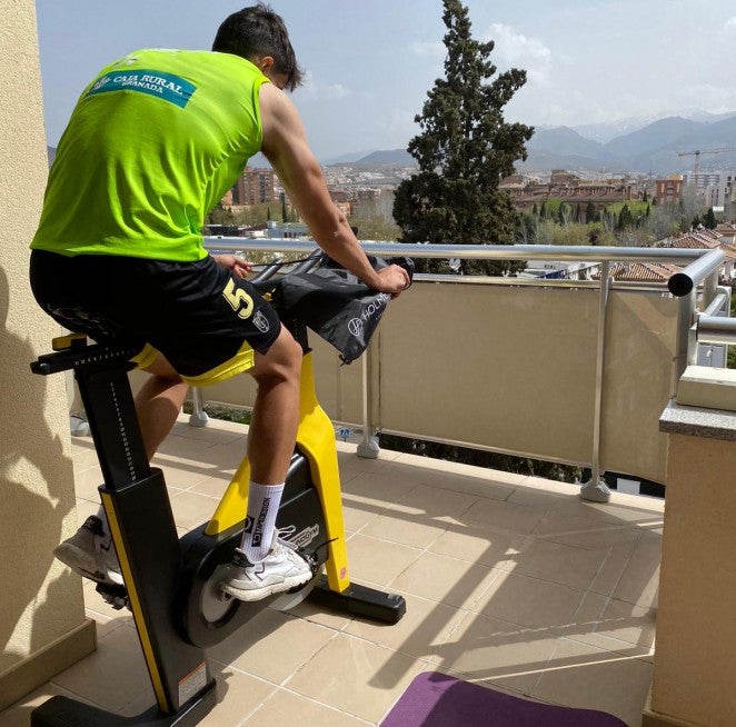 Los deportistas se entrenan en casa a la espera del regreso de la competición. Onda Deportiva Granada 19/03/2020 Los deportistas se entrenan en casa a la espera del regreso de la competición. Onda Deportiva Granada 19/03/2020