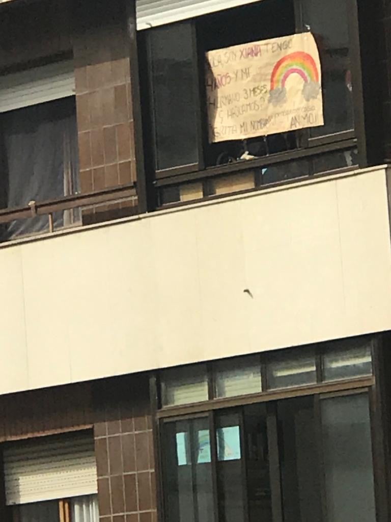 Xiana, a nena de 4 anos que quere falar cos veciños Xiana, a nena de 4 anos que quere falar cos veciños