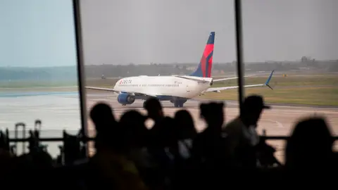 Los aeropuertos de la República Dominicana comenzaron a sentir los efectos de la expansión del coronavirus la semana pasada; a día de hoy el Gobierno del país ya los ha cerrado Cierra de fronteras por el Covid-19