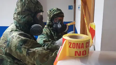 El Ejército desinfecta el Parque de Bomberos de Sa Teulera (Palma). El Ejército desinfecta el Parque de Bomberos de Sa Teulera (Palma).