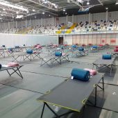 El pabellón deportivo de La Tejerona (Gijón) habilitado como centro para los 'sin techo' en Asturias