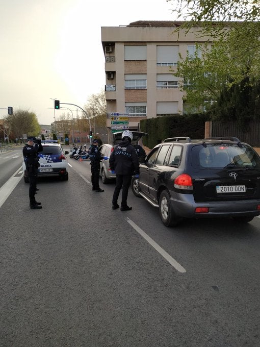 Denunciado un conductor en Ciudad Real que recorrió 3 pueblos para comprar comida Denunciado un conductor en Ciudad Real que recorrió 3 pueblos para comprar comida