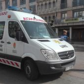 Una ambulancia de la UME esta mañana en la Plaza Mayor de Ciudad Real