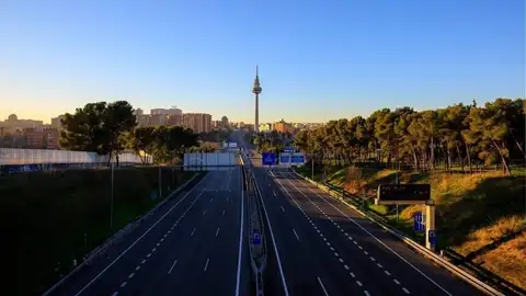 Carreteras sin coches y sin atascos en Madrid Carreteras sin coches y sin atascos en Madrid