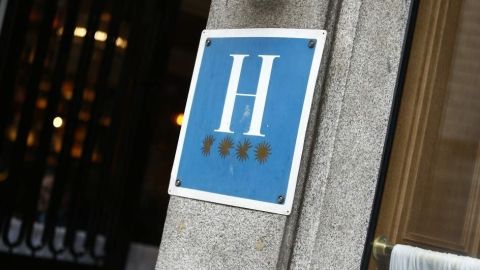 Acceso a un hotel. Acceso a un hotel.