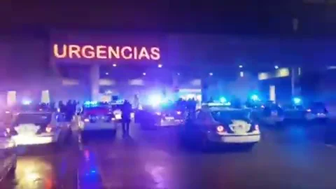 La Policía Local y el Cuerpo Nacional de Policía de Elche expresan su apoyo y agradecimiento a los profesionales sanitarios. La Policía Local y el Cuerpo Nacional de Policía de Elche expresan su apoyo y agradecimiento a los profesionales sanitarios.