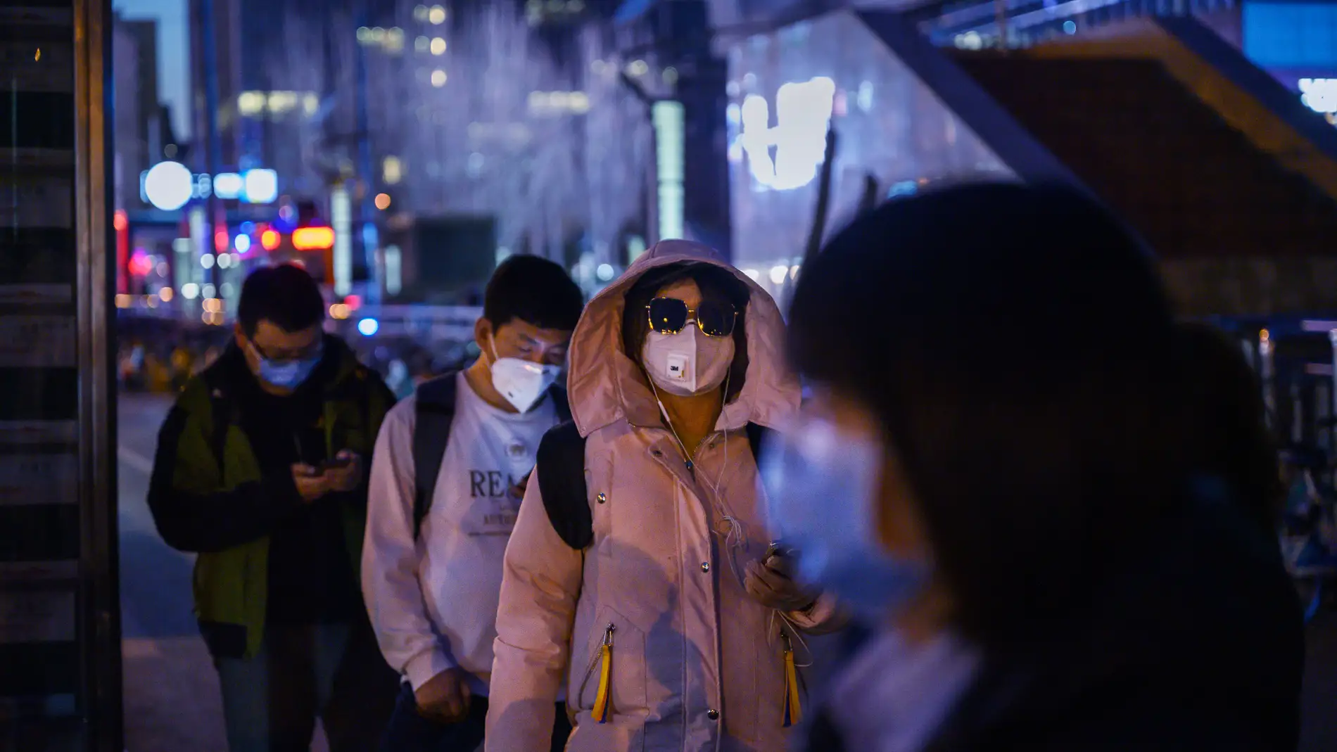Ciudadanos con mascarillas en China