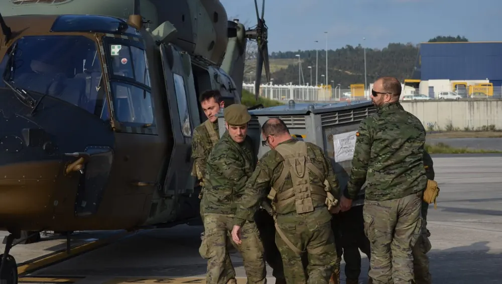Los militares llegan para desinfectar el Aeropuerto de Bilbao