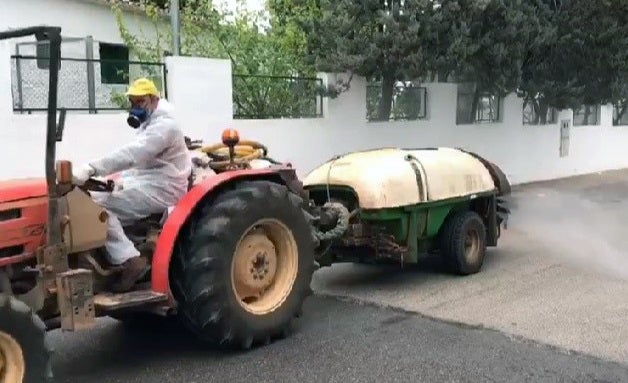 Los agricultores de Novelda refuerzan la lucha contra el coronavirus y desinfectarán con tractores la vía pública Los agricultores de Novelda refuerzan la lucha contra el coronavirus y desinfectarán con tractores la vía pública