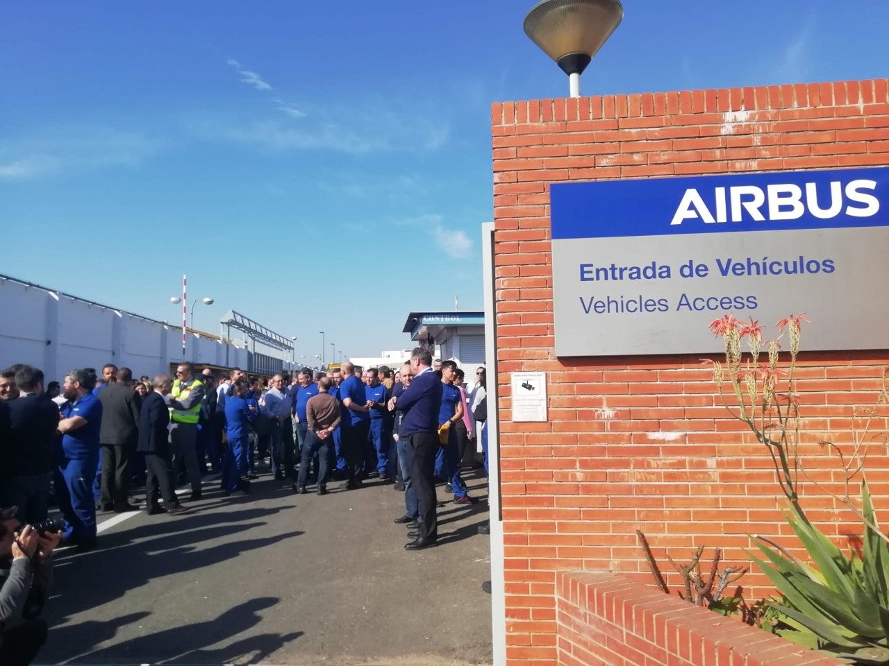 Los sindicatos rechazan la reapertura de las factorías en Tablada y San Pablo Los sindicatos rechazan la reapertura de las factorías en Tablada y San Pablo