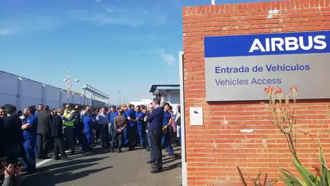 Trabajadores de Airbus concentrados en Tablada Trabajadores de Airbus concentrados en Tablada