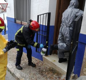 Los bomberos entraron en la vivienda de la mujer Los bomberos entraron en la vivienda de la mujer