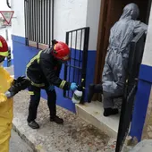 Los bomberos entraron en la vivienda de la mujer Los bomberos entraron en la vivienda de la mujer