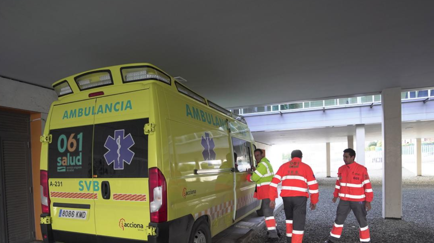 Fallece un trabajador al caer desde un quinto piso mientras instalaba un aparato de aire acondicionado en Almería Fallece un trabajador al caer desde un quinto piso mientras instalaba un aparato de aire acondicionado en Almería